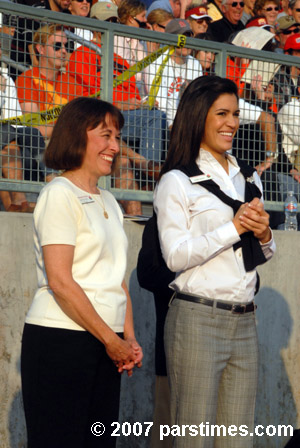 CL Keedy Tournament President & Rose Queen Dusty Gibbs (December 30, 2007) - by QH