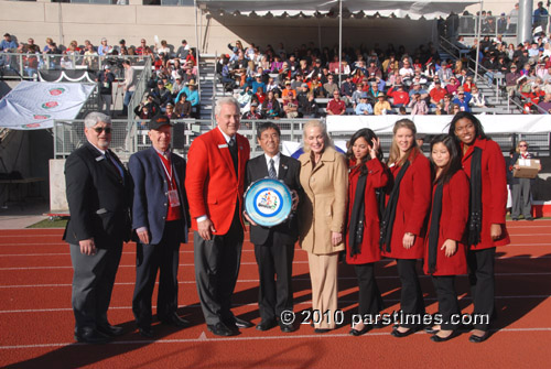 President of the tournament Jeffrey L. Throop, Remo, Rose Queen  Evanne Friedmann & the royal princesses, North Japan Green Band Director (December 30, 2010) - by QH