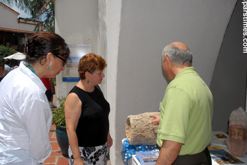 Irvine City Mayor Beth Krom talks to Mr. Shami Tolouie - Persian Arts and Culture Festival at Bowers Museum (July 30, 2006) - by QH