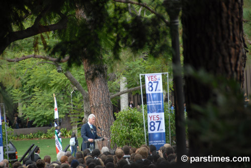 President Bill Clinton at UCLA (October 13, 2006)  - by QH