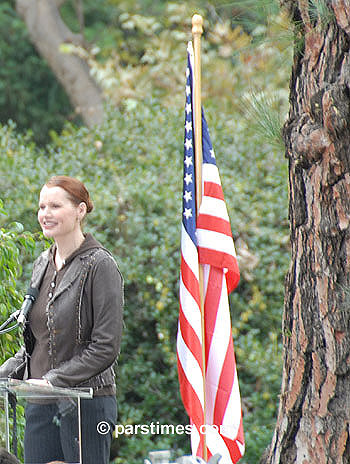 Actress Geena Davis introducing Bill Clinton - UCLA (October 13, 2006) - by QH