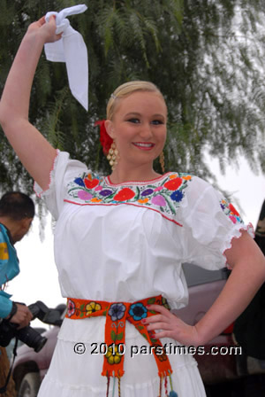 Peruvian Paso Dancer  - Burbank (December 29, 2010) - by QH