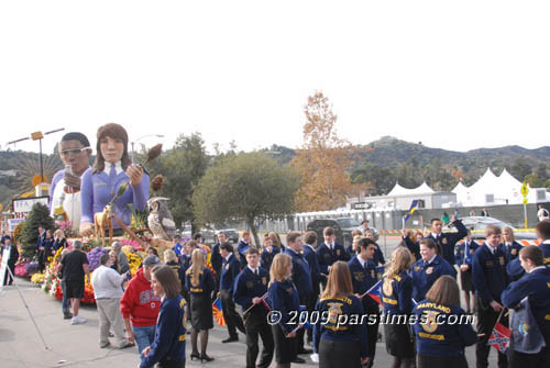 Float Decorations - Pasadena (December 31, 2009) - by QH