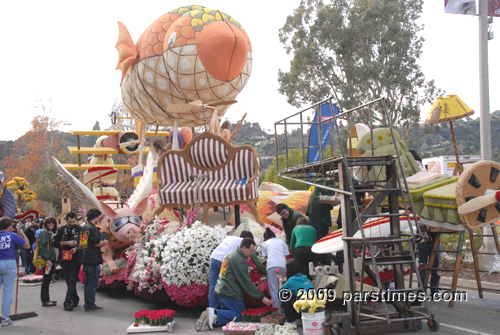 Traders Joe's Float - Pasadena (December 31, 2009) - by QH