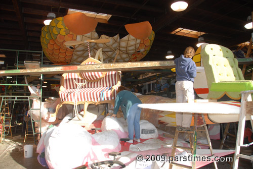 Float Decorations, Pasadena (December 28, 2009) - by QH