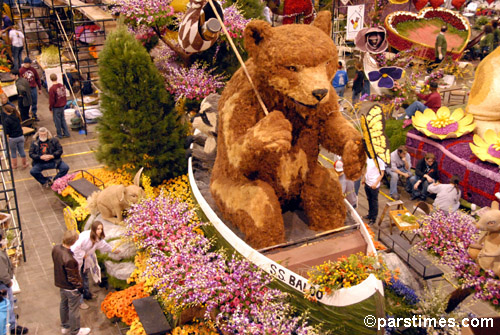 Float Decorations, Rose Palace - Pasadena (December 30, 2006) - by QH