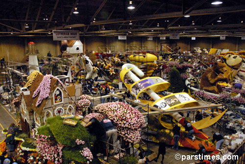 Float Decorations, Rose Palace - Pasadena (December 30, 2006) - by QH