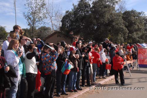 Spectators - Pasadena (December 31, 2010) - by QH