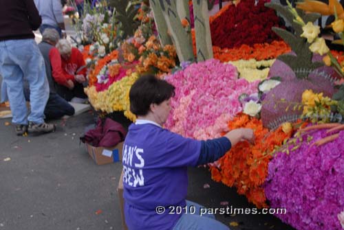 Float Decorations- Pasadena (December 31, 2010) - by QH