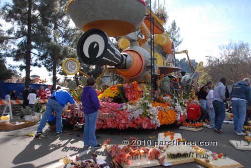 American Honda's Float - Pasadena (December 31, 2010) - by QH