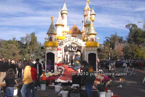 American Honda's Float - Pasadena (December 31, 2010) - by QH