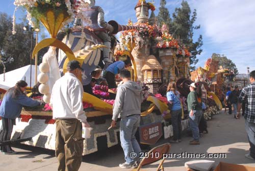 Float Decorations - Pasadena (December 31, 2010) - by QH