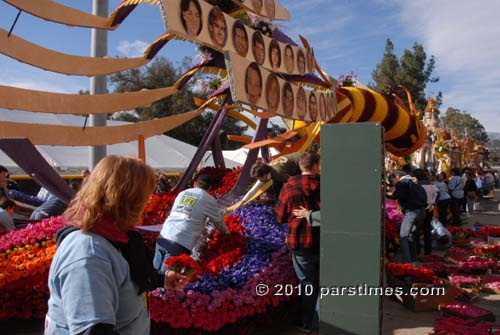 Float Decorations - Pasadena (December 31, 2010) - by QH