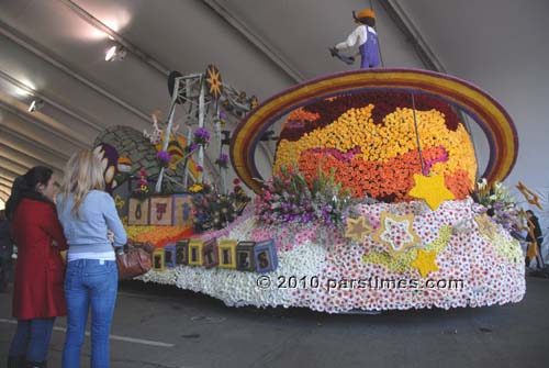 Float Decorations - Pasadena (December 31, 2010) - by QH