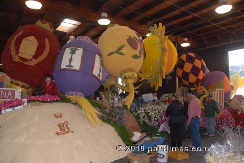 Float Decorations - Pasadena (December 31, 2010) - by QH