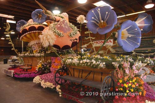 Float Decorations - Pasadena (December 31, 2010) - by QH