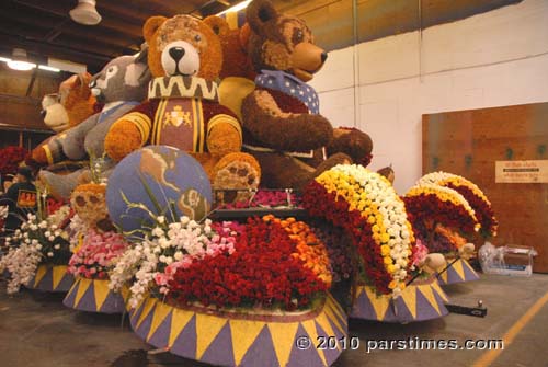 Rotary International Float - Pasadena (December 31, 2010) - by QH