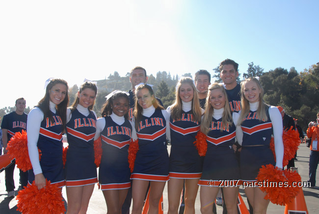 University of Illinois Cheerleaders (December 31, 2007) - by QH