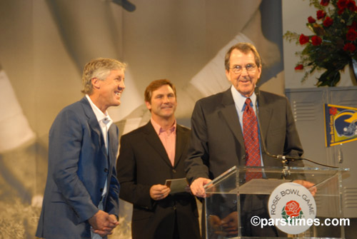 USC Football Coach Pete Carroll, Craig James & University of Michigan Football Coach Lloyd Carr - Pasadena (December 31, 2006) - by QH