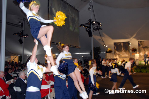 University of Michigan Cheerleaders - Pasadena (December 31, 2006) - by QH