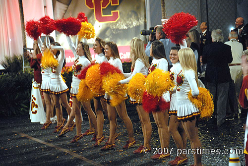 USC Cheerleaders (December 31, 2007) - by QH