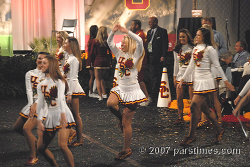 USC Cheerleaders (December 31, 2007) - by QH