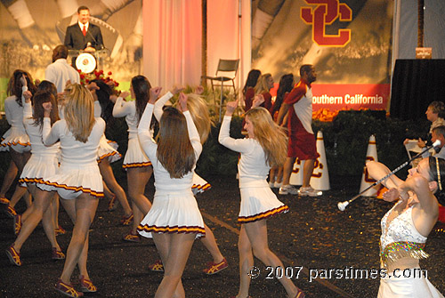 USC Cheerleaders (December 31, 2007) - by QH