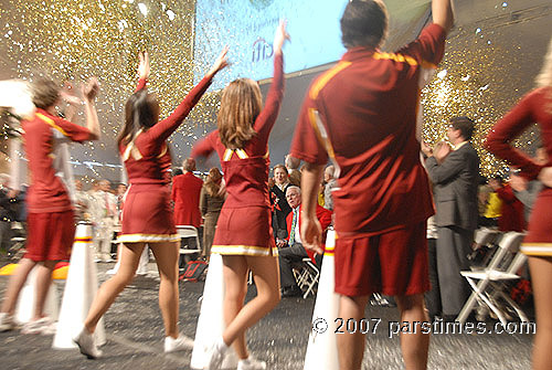 USC Cheerleaders (December 31, 2007) - by QH