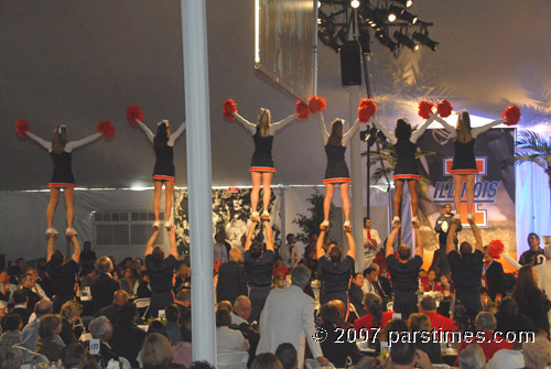 University of Illinois Cheerleaders (December 31, 2007) - by QH