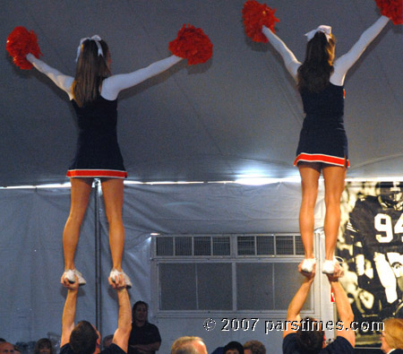 University of Illinois Cheerleaders (December 31, 2007) - by QH