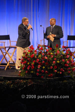 Penn State coach Joe Paterno and Mike Tirico - Pasadena (December 31, 2008) - by QH