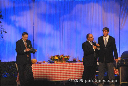 Brent Musberger, Mike Tirico - Pasadena (December 31, 2009) - by QH