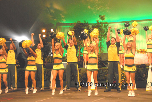 University of Oregon Cheerleaders - Pasadena (December 31, 2009) - by QH