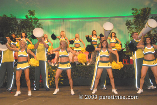 University of Oregon Cheerleaders - Pasadena (December 31, 2009) - by QH