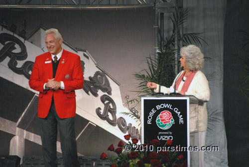 Jeffrey L. Throop & Paula Deen - Pasadena (December 31, 2010) - by QH