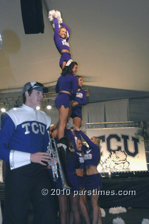 TCU Cheerleaders - Pasadena (December 31, 2010) - by QH