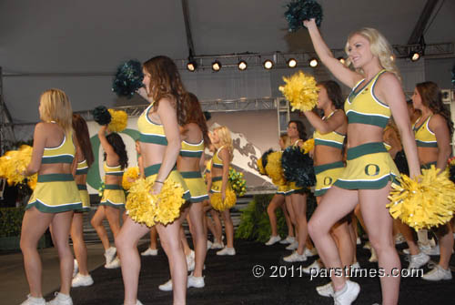 University of Of Oregon Cheerleaders - Pasadena (January 1, 2012)