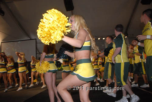 University of Of Oregon Cheerleaders - Pasadena (January 1, 2012)