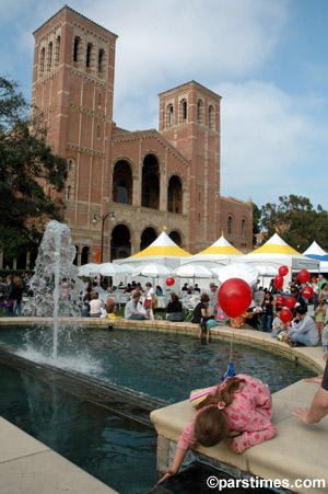 LA Times Bookfair - UCLA (April 30, 2006) - by QH