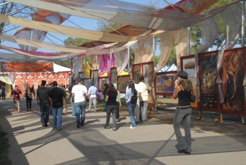 Entrance decorated with historical pictures of Iran - by QH