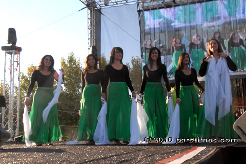 Beshkan Dancers - by QH