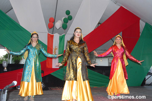 Sharareh, Razieh, Shireen - by QH - Woodland Hills (October 22, 2006)