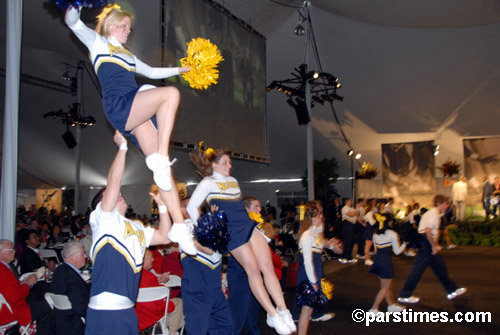 University of Michigan Cheerleaders - Pasadena (December 31, 2006) - by QH