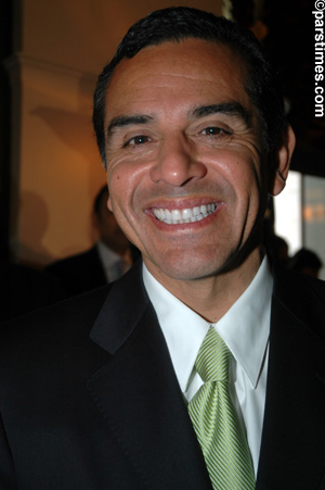 Mayor Antonio Villaraigosa - LA City Hall (March 17, 2006) by QH