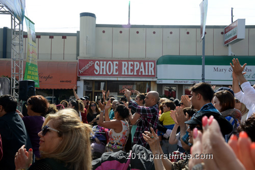 Iranian Americans cheering - Westwood (March 23, 2014) - by QH