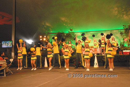 University of Oregon Cheerleaders - Pasadena (December 31, 2009) - by QH