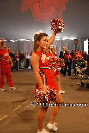 OSU Cheerleaders - Pasadena (December 31, 2009) - by QH