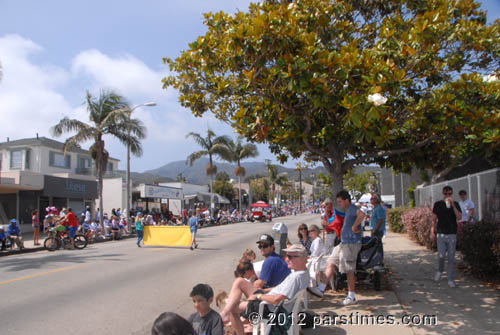 Spectators - Pacific Palisades (July 4, 2012) - By QH