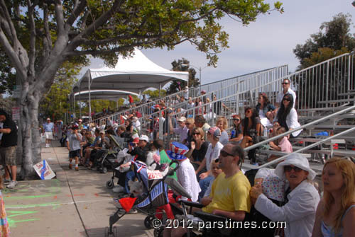 Spectators - Pacific Palisades (July 4, 2012) - By QH