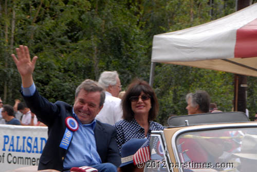 Grand Marshal Jerry Mathers - Pacific Palisades (July 4, 2012) - By QH